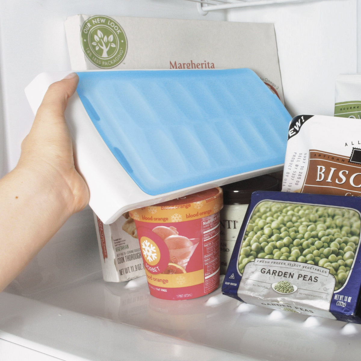 no-spill-ice-cube-tray-v7 1132080_4_no-spill_ice_cube_tray.jpg