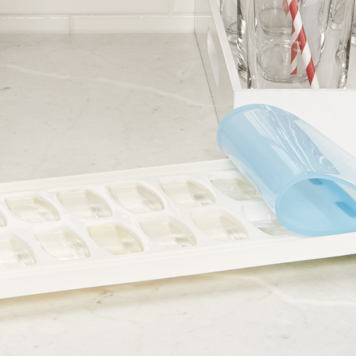 no-spill-ice-cube-tray-v7 1132080_9_no-spill_ice_cube_tray.jpg