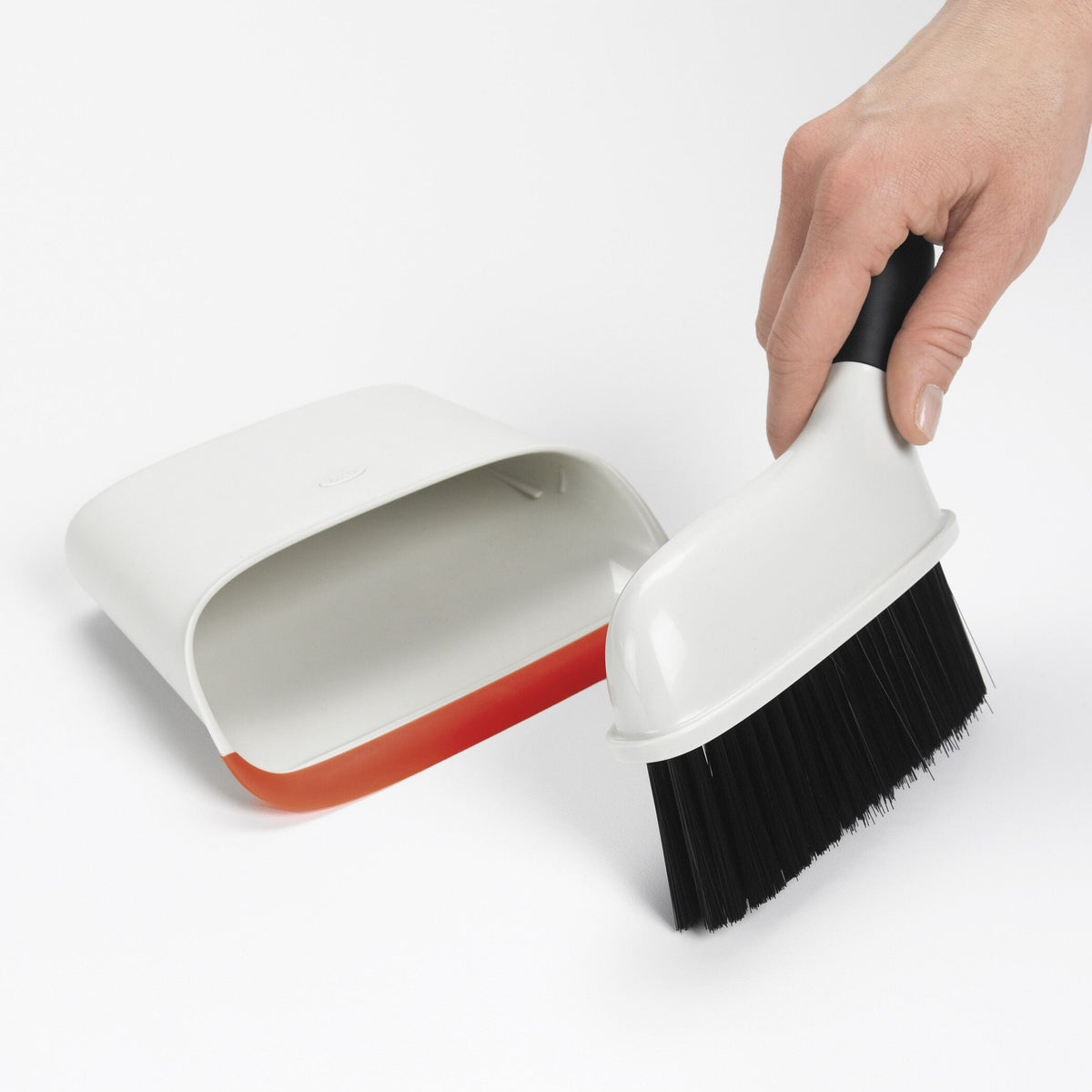 compact-dustpan-and-brush-set-t4 1334280_3_compact_dustpan_brush_set.jpg