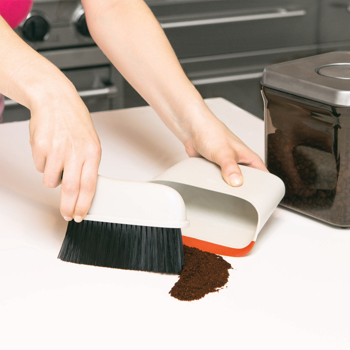 compact-dustpan-and-brush-set-t4 1334280_8_compact_dustpan_brush_set.jpg