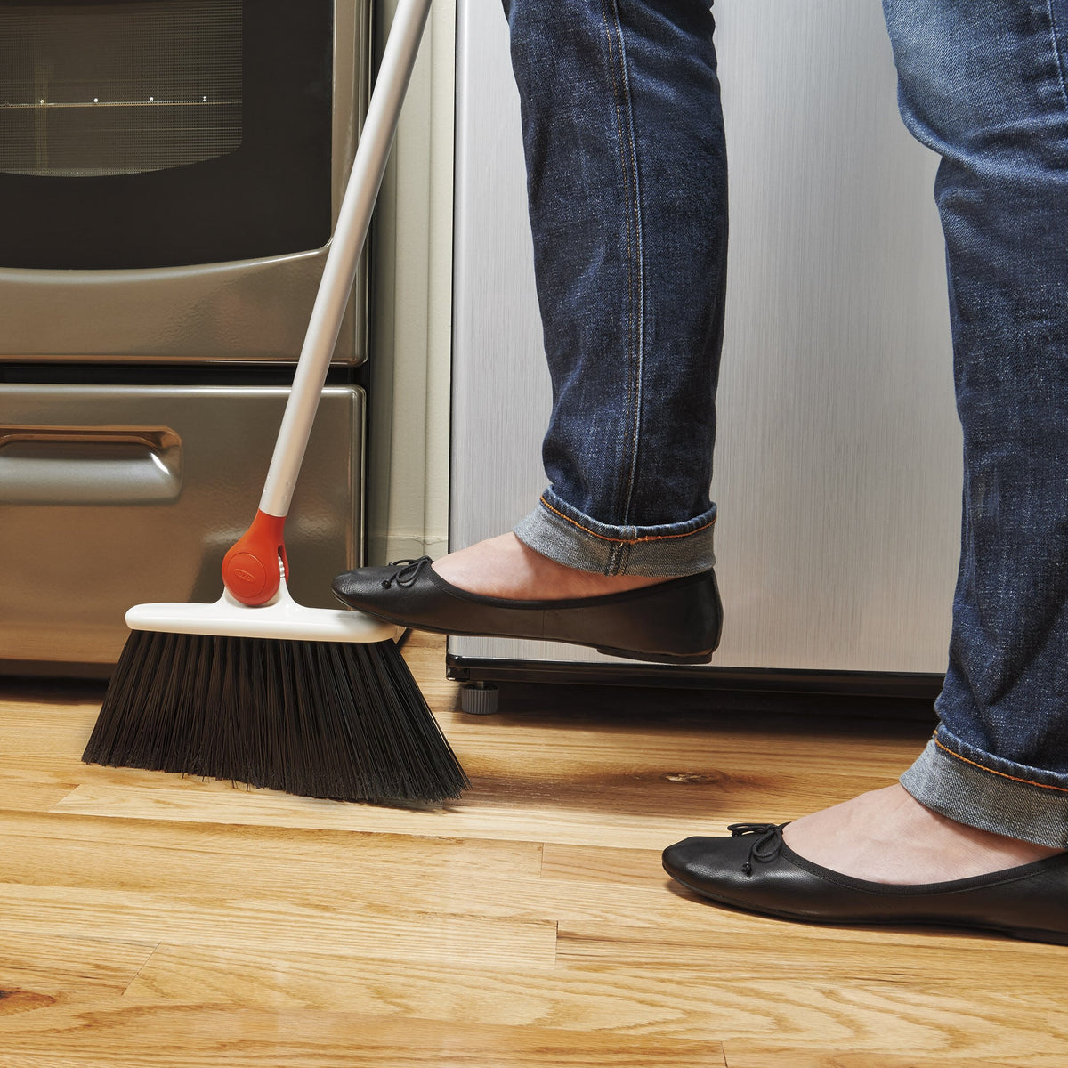 any-angle-broom-z4 1336580_6_any-angle_broom.jpg