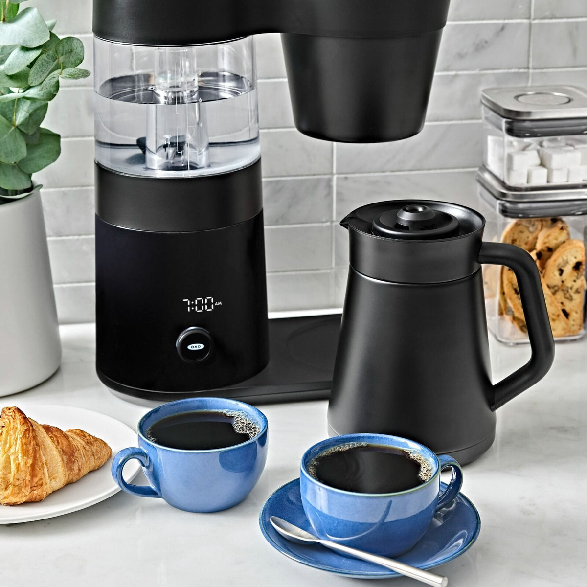9-cup-coffee-maker-matte-black-z5 brew_8725000_9-cup-coffee-maker-black_pdp_02.jpeg