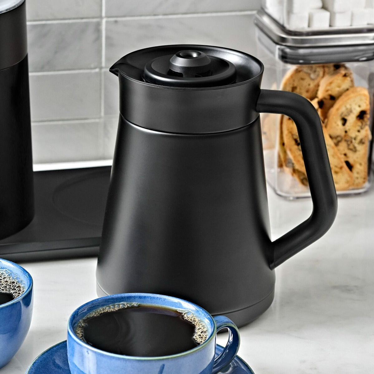 replacement-carafe-for-9-cup-coffee-maker-matte-black-a4 brew_8725100_9-cup-coffee-maker-black-carafe_pdp_02_1_.jpeg