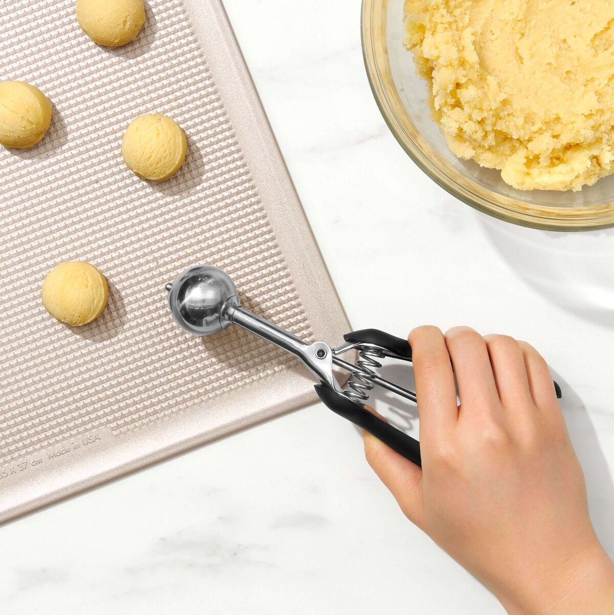 small-cookie-scoop-p4 gg_1044083_4a_1_.jpg
