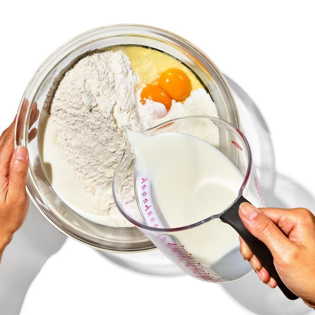 4-cup-angled-measuring-cup-m2 gg_1050030v6_4cupangledmeasuringcup_pdp_04.jpg