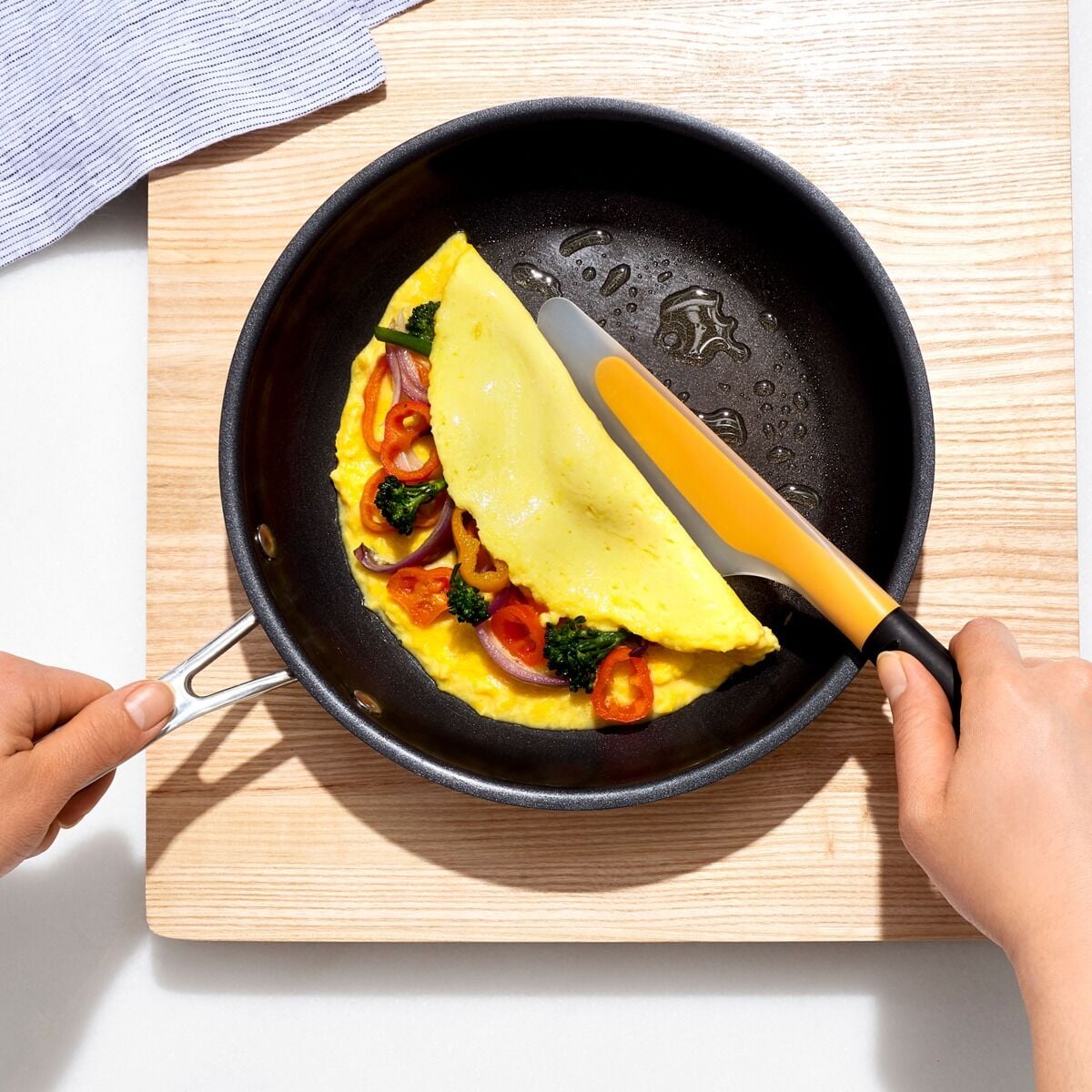 small-flip-and-fold-omelet-turner-n2 gg_11140800_4.jpg