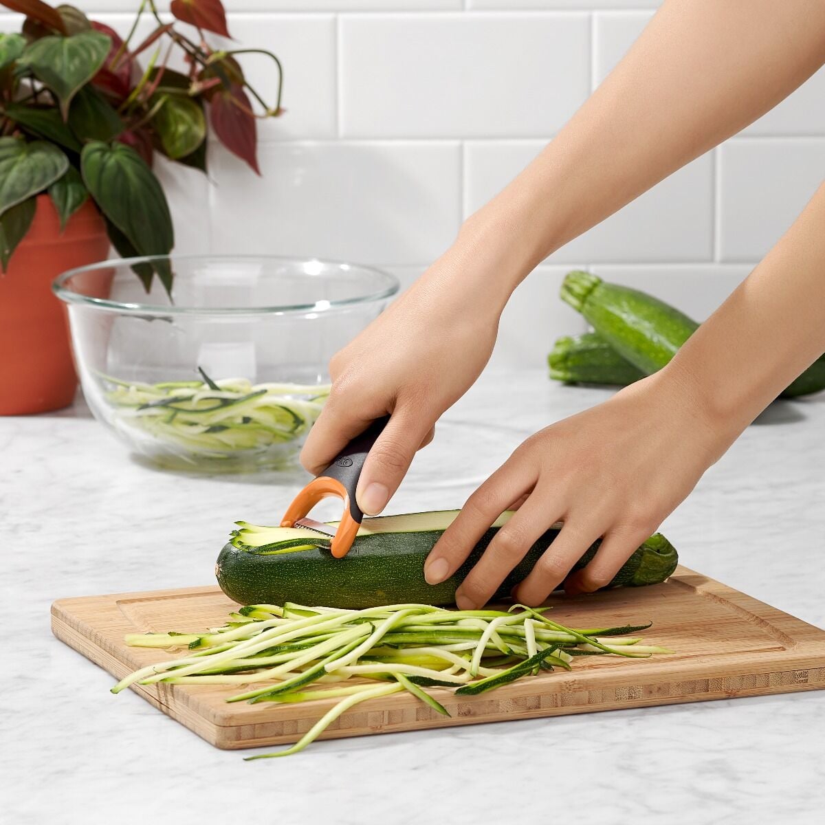 oxo-julienne-prep-y-peeler-x7 gg_11259100_4.jpg