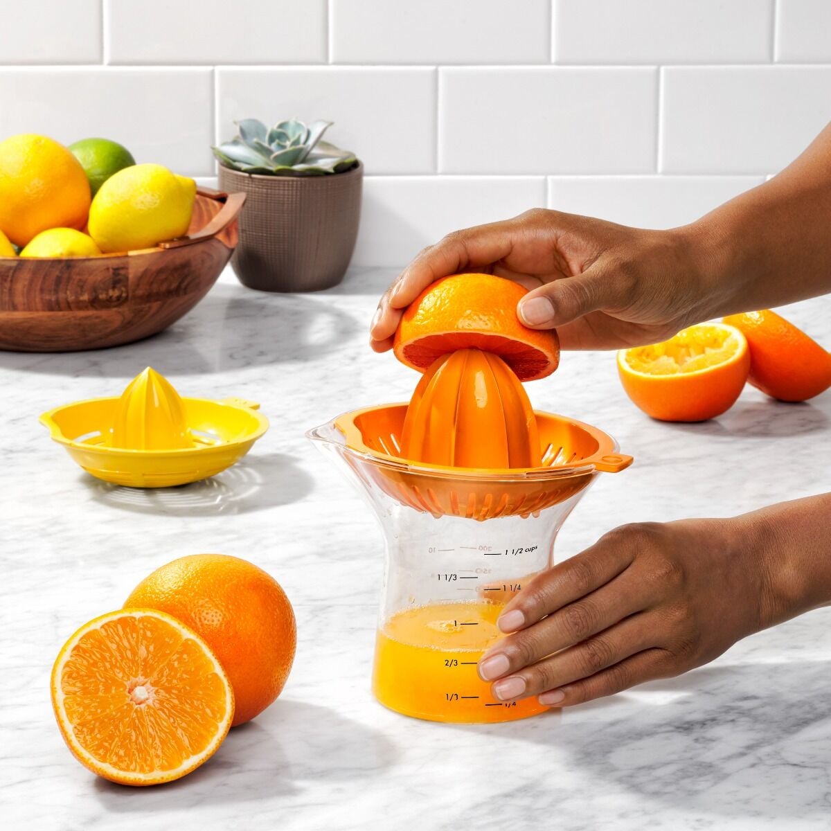 2-in-1-citrus-juicer-m0 gg_11263400_4a_1.jpg