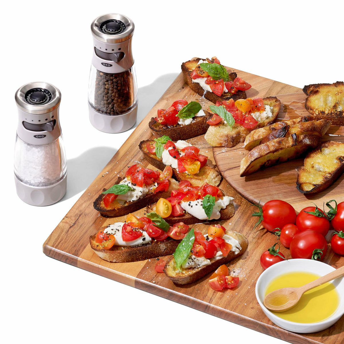 contoured-mess-free-salt-grinder-a4 gg_11312500_9a_w_rgb_1__1.jpg