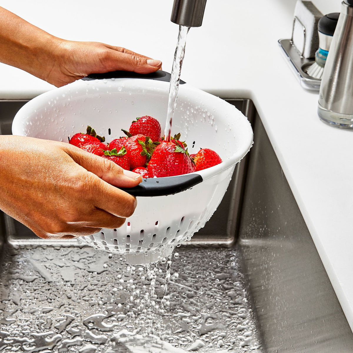 plastic-colander-d8 gg_11331000_plasticcolander3qt_pdp_05.jpg