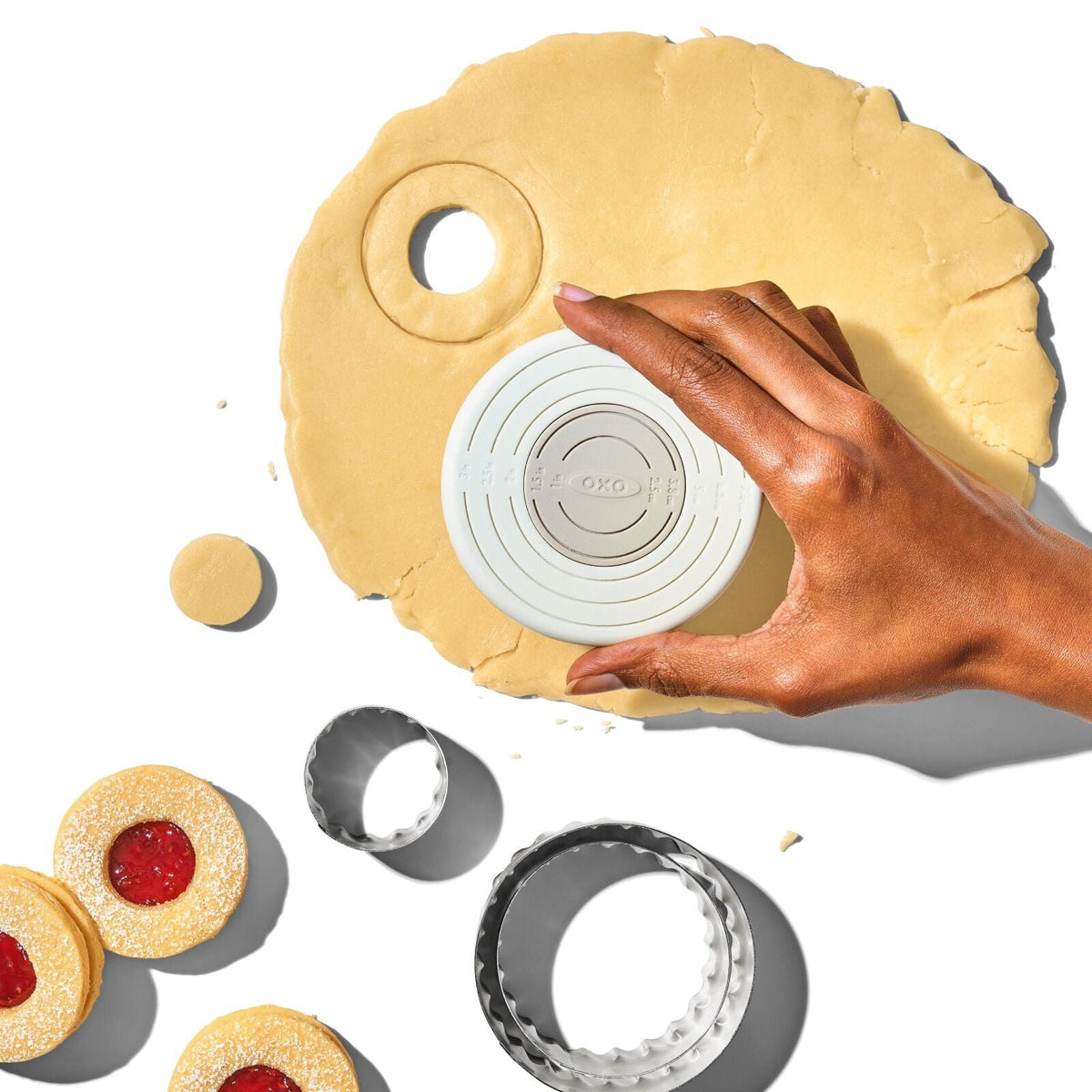 double-sided-cookie-and-biscuit-cutter-v6 gg_11360600_cookiecutterset_pdp_04.jpg