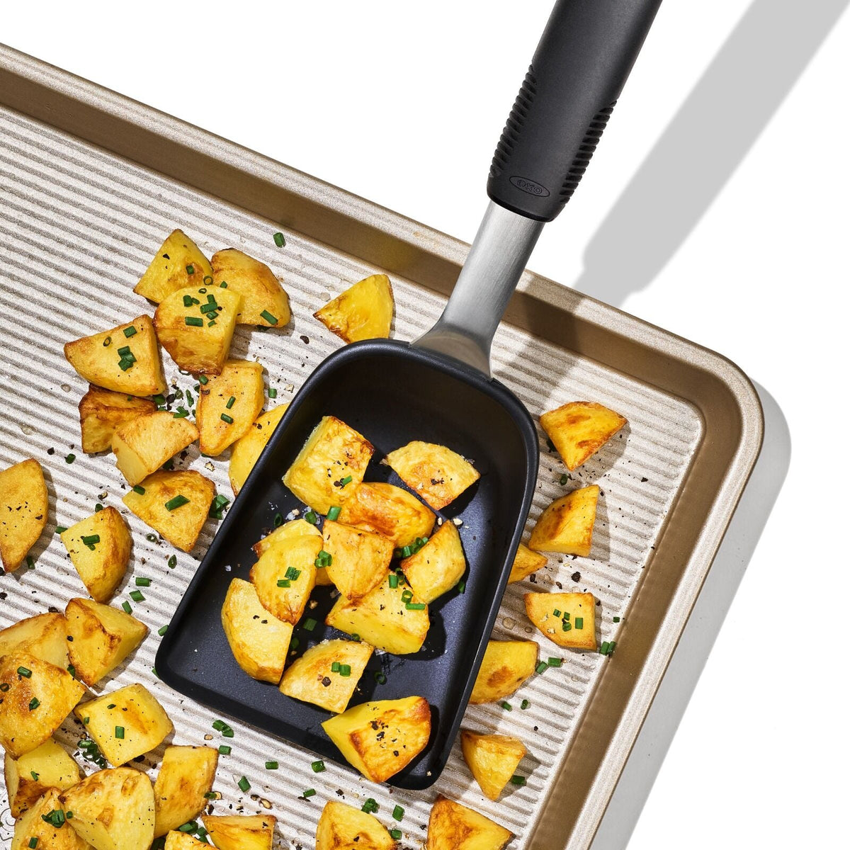 sheet-pan-scoop-k3 gg_11375300_sheetpanscoop_pdp_01.jpg