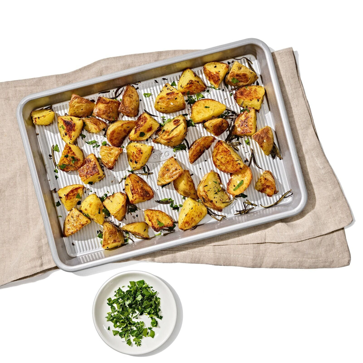 non-stick-pro-clear-coated-quarter-sheet-pan-s3 gg_11434900_quarter-sheet-pan_pdp_01.jpeg