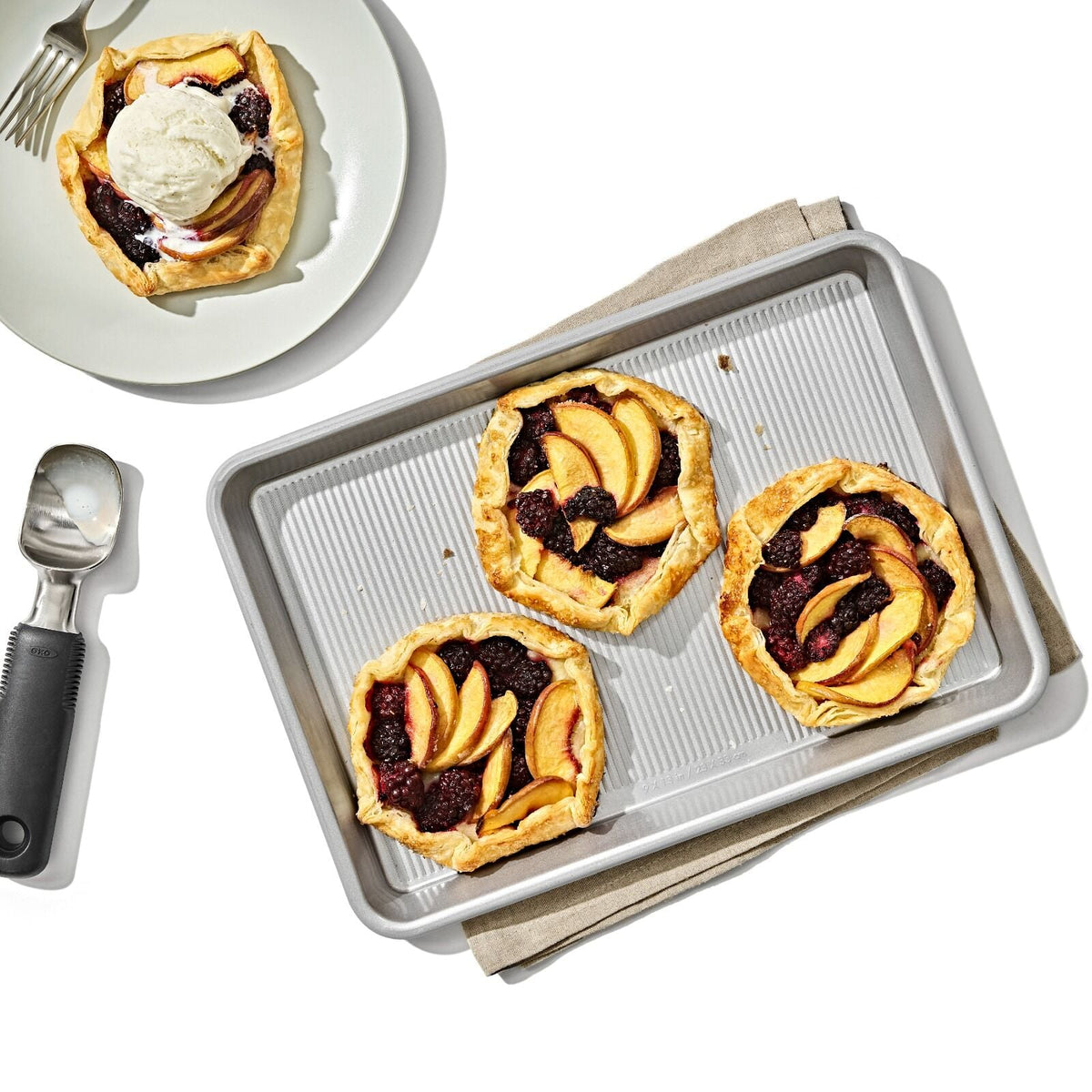 non-stick-pro-clear-coated-quarter-sheet-pan-s3 gg_11434900_quarter-sheet-pan_pdp_03.jpeg