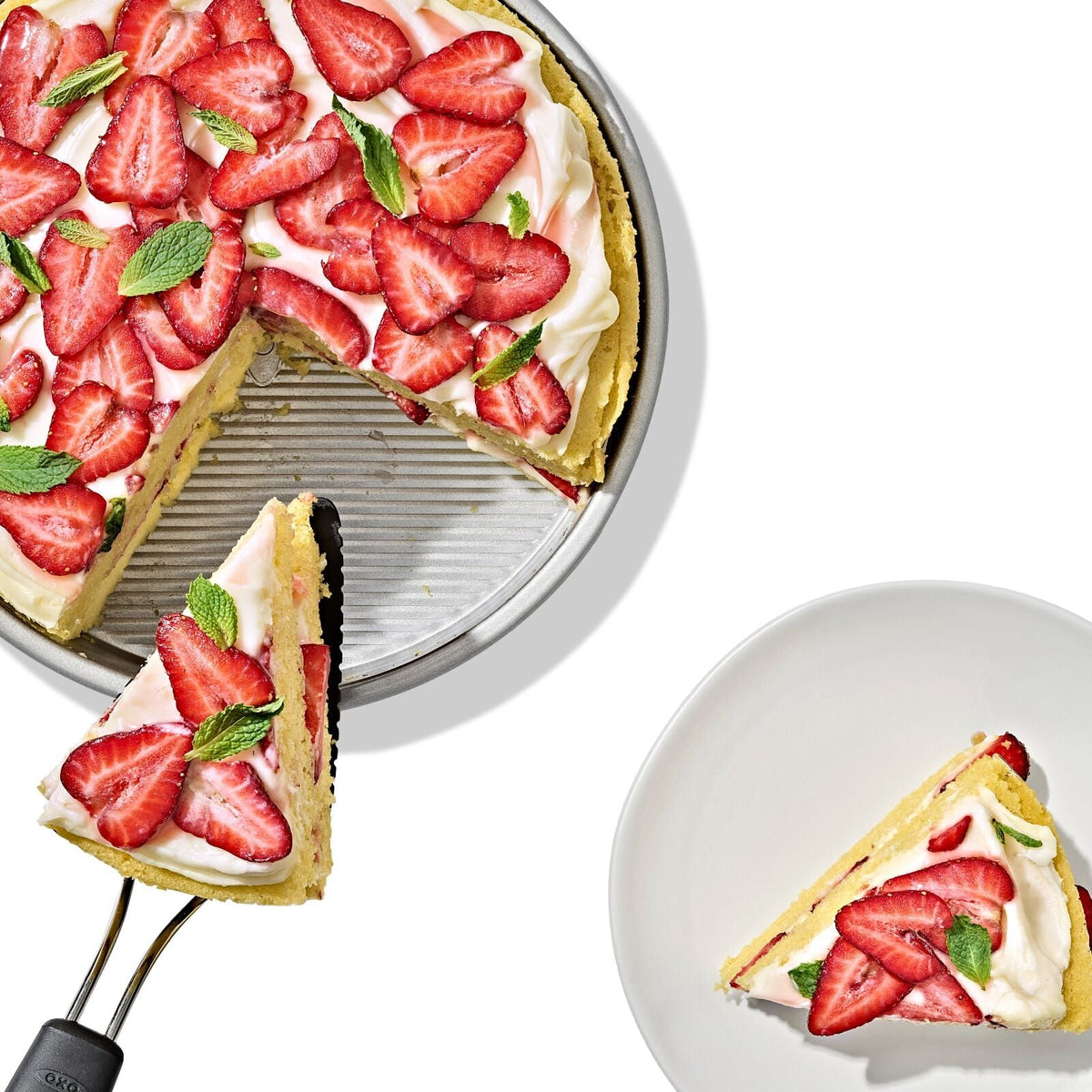 non-stick-pro-clear-coated-9in-round-cake-pan-e1 gg_11435100_9in-round-cake-pan_pdp_02.jpeg