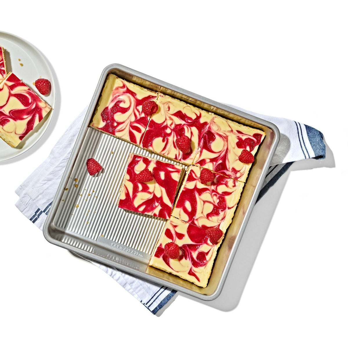 nonstick-pro-clear-coated-9in-square-cake-pan-w8 gg_11435200_9in-square-cake-pan_pdp_01.jpeg