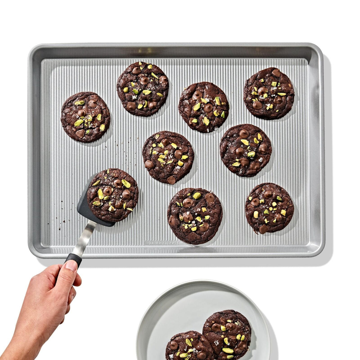 non-stick-pro-clear-coated-half-sheet-pan-m6 gg_11435300_half-sheet-pan_pdp_02.jpeg