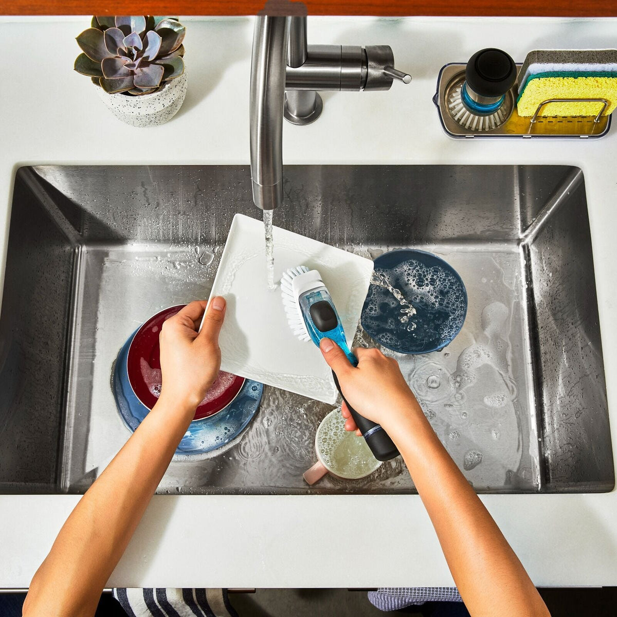 soap-dispensing-dish-brush-o4 gg_12361700_soapdispdishbrush_11_rgb.jpg
