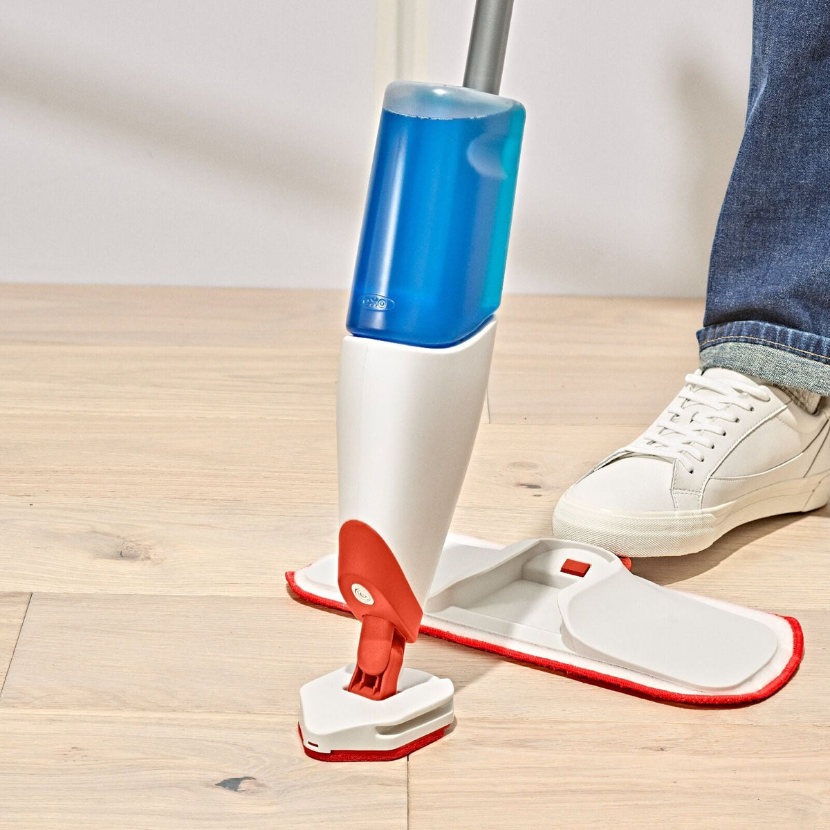 microfiber-spray-mop-s4 gg_12422900_spray-mop_pdp_05.jpeg