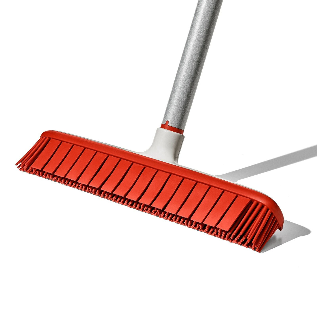 oxo-good-grips-fur-broom-u5 gg_12423000_fur-broom-compact_pdp_04.jpeg