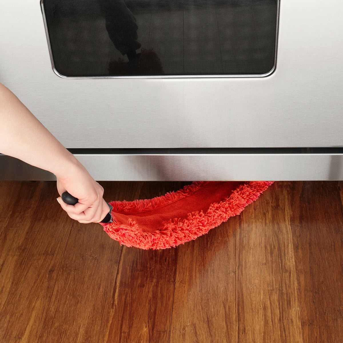 microfiber-under-appliance-duster-d2 gg_1245400_4b_1_.jpg