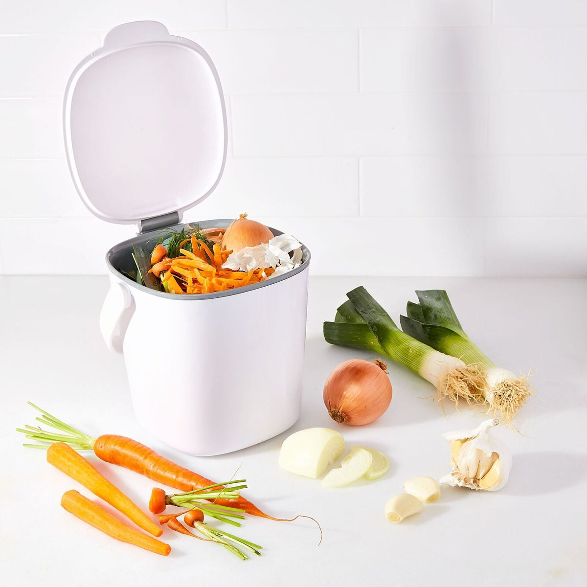 easy-clean-compost-bin-0-75-gal-l1 gg_13295800_9b_3.jpg
