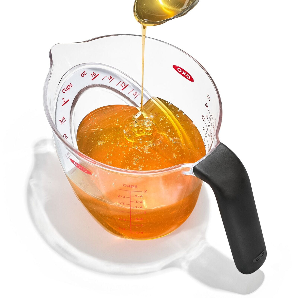 2-cup-angled-measuring-cup-c5 gg_70981v6_2cupangledmeasuringcup_pdp_04.jpg