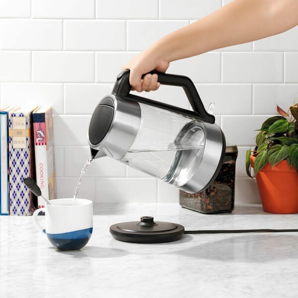 cordless-glass-electric-kettle-j6 lifestyle1.jpg