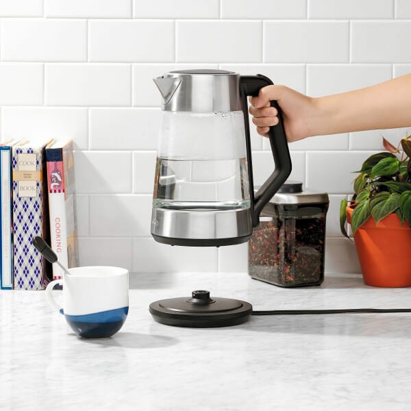 cordless-glass-electric-kettle-j6 lifestyle2.jpg