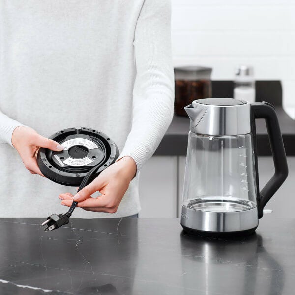cordless-glass-electric-kettle-j6 lifestyle3.jpg