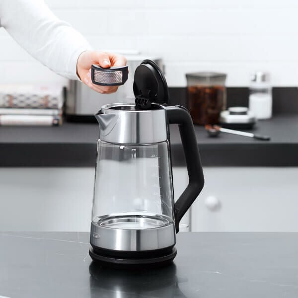 cordless-glass-electric-kettle-j6 lifestyle4.jpg