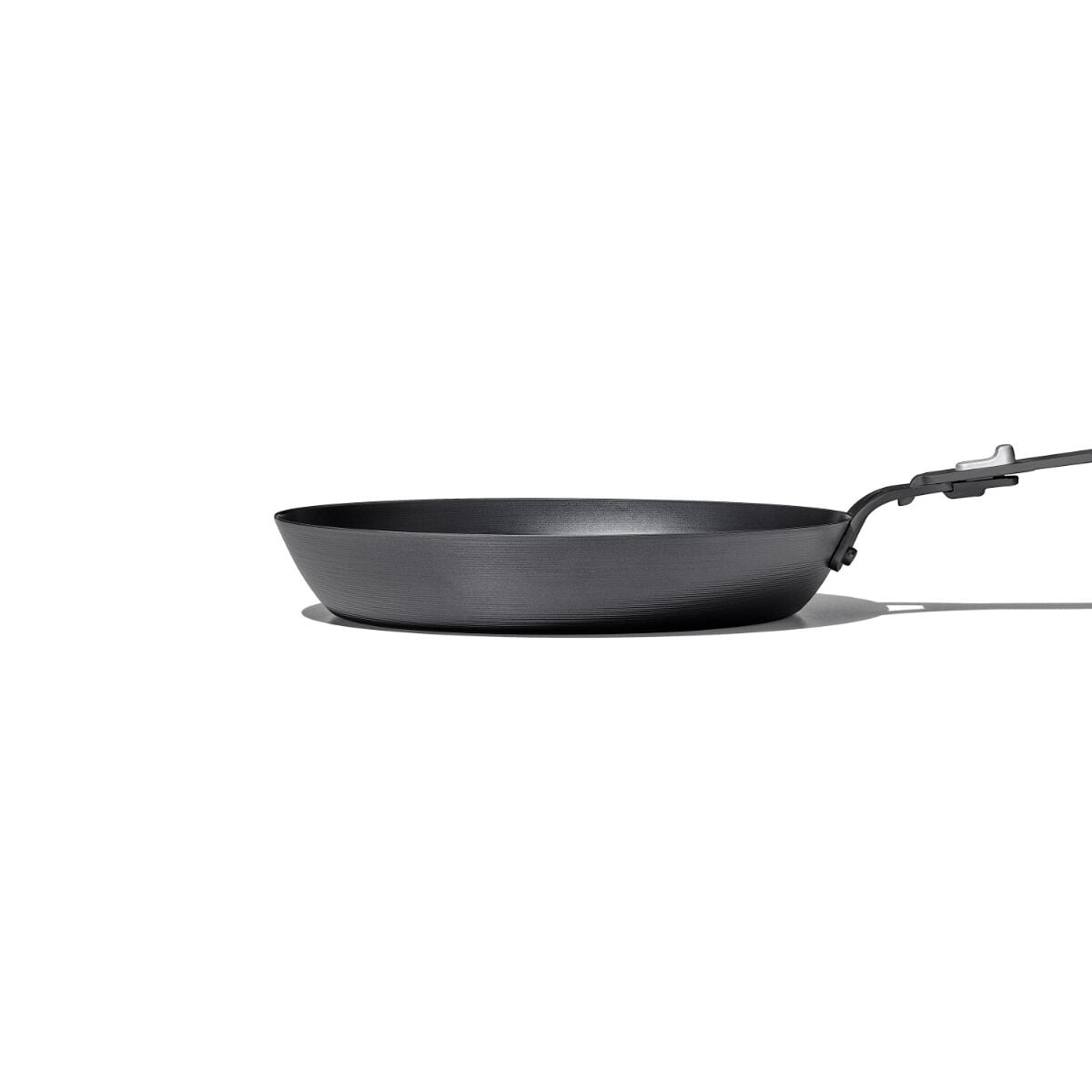 carbon-steel-with-removable-handle-10in-pan-b7 od__2059640001__10incarbonsteelpan_70_rgb.jpg