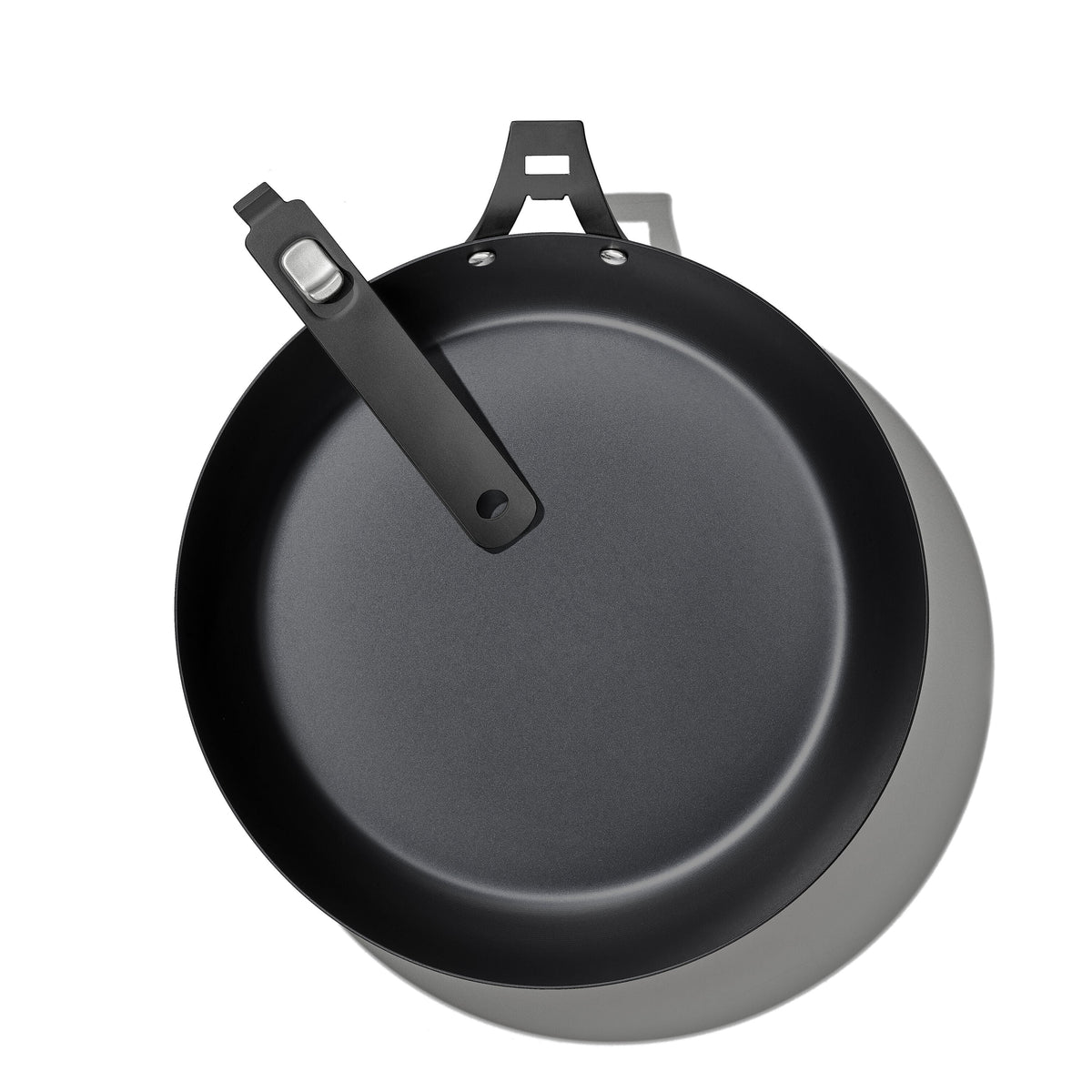 outdoor-12-inch-carbon-steel-pan-with-removable-handle-g4 od__2059650001_12incarbonsteelpan_59_rgb.jpg