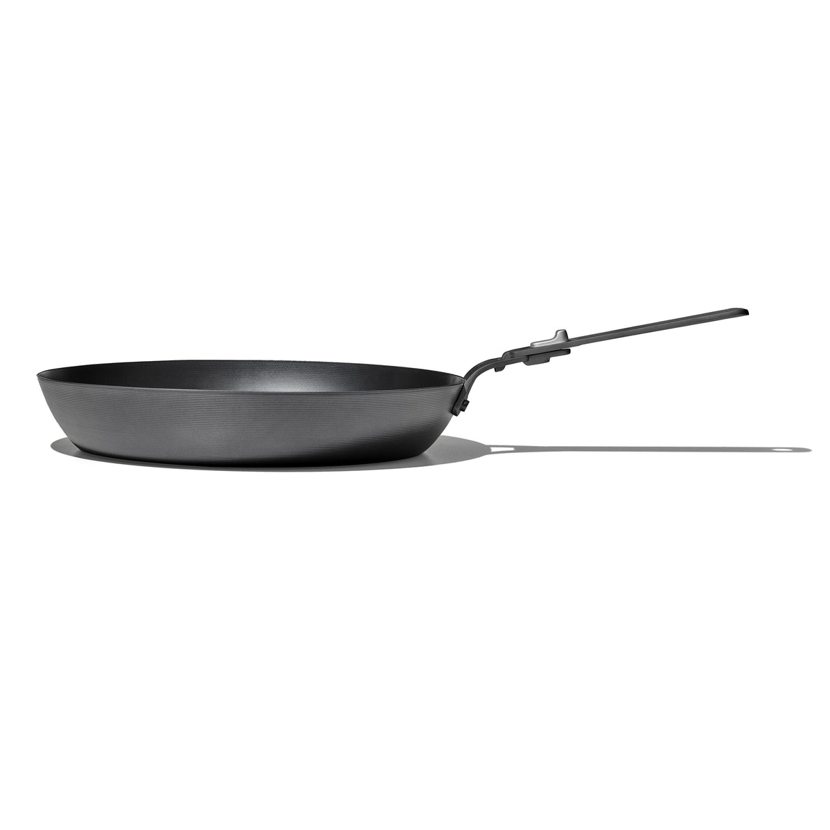 outdoor-12-inch-carbon-steel-pan-with-removable-handle-g4 od__2059650001_12incarbonsteelpan_63_rgb.jpg