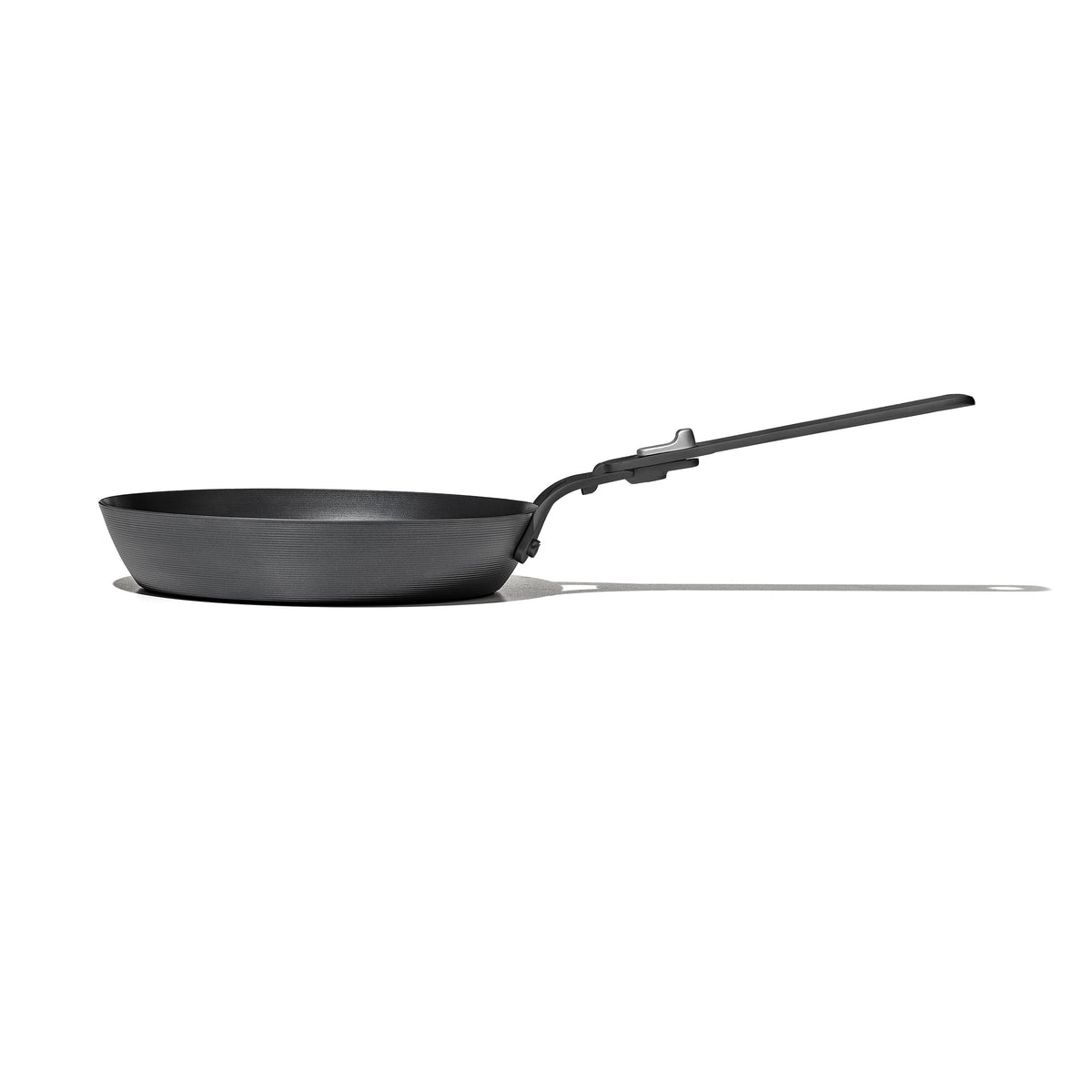 carbon-steel-with-removable-handle-8in-pan-j5 od__2059660001__8incarbonsteelpan_77_rgb.jpg