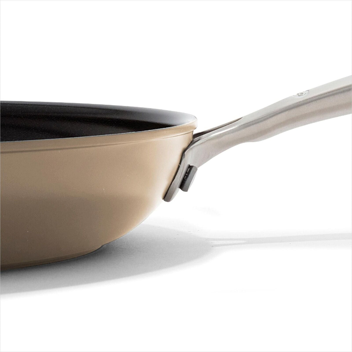 enhanced-non-stick-12-inch-frypan-e0 oxo_cc010459-001_enhanced-nonstick-12in-fry-pan-biscuit_pdp_03.jpg