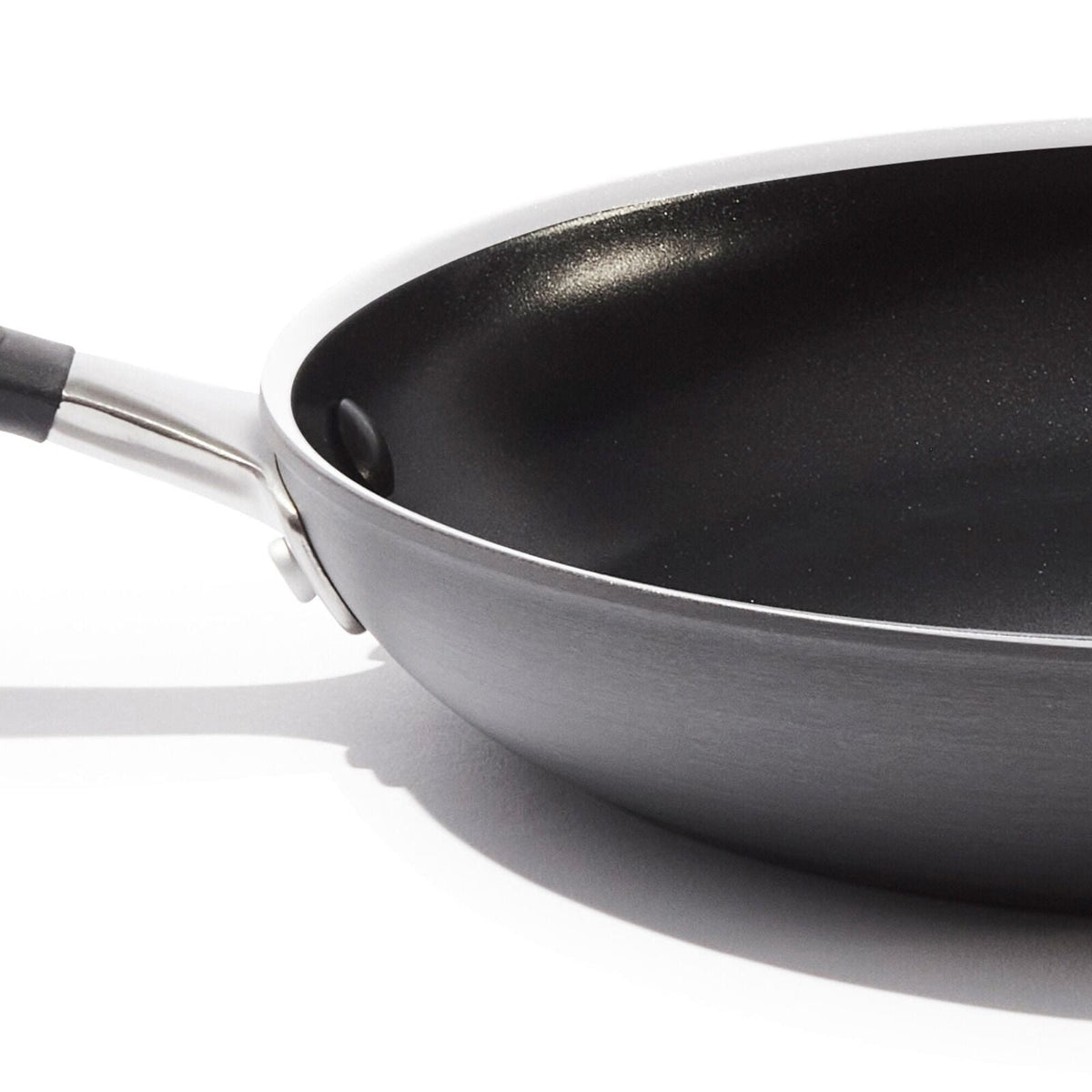 non-stick-pro-every-day-12-inch-frypan-with-lid-r9 oxo_cc010471-001_nonstick-everyday-12in-fry-pan-w-lid_pdp_06.jpg