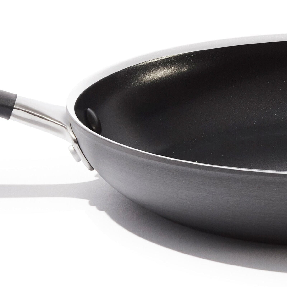 non-stick-pro-every-day-2-piece-frypan-set-f8 oxo_cc010473-001_nonstick-everyday-2pc-fry-pan-set_pdp_07.jpg