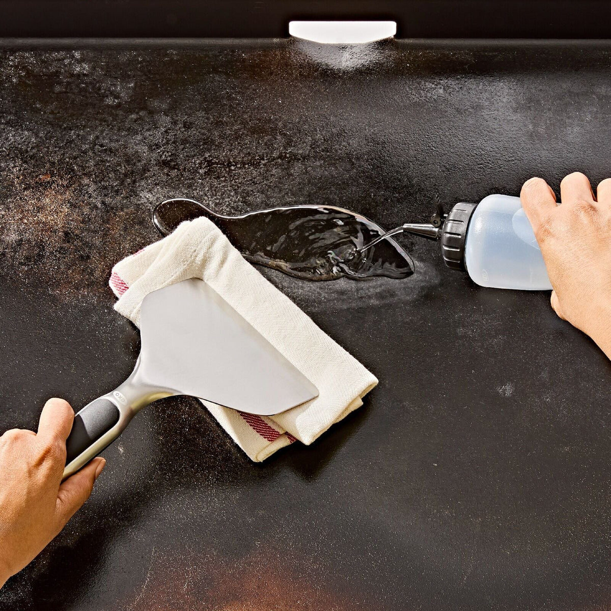 griddle-scraper-g6 oxo_griddle-scraper_pdp_01.jpeg