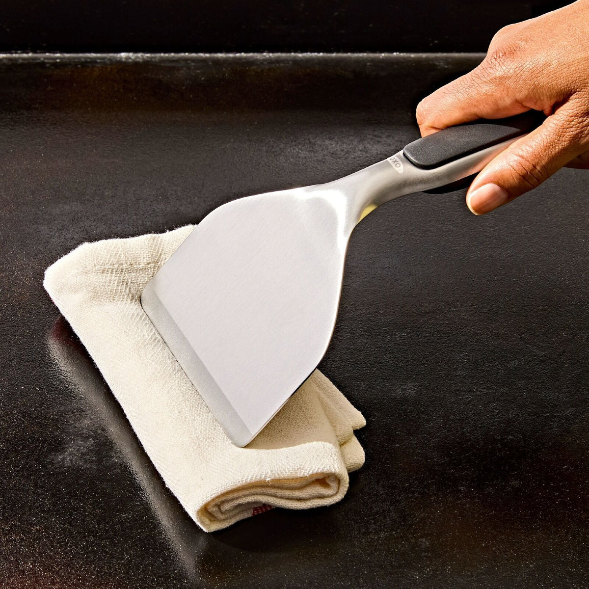griddle-scraper-g6 oxo_griddle-scraper_pdp_04.jpeg