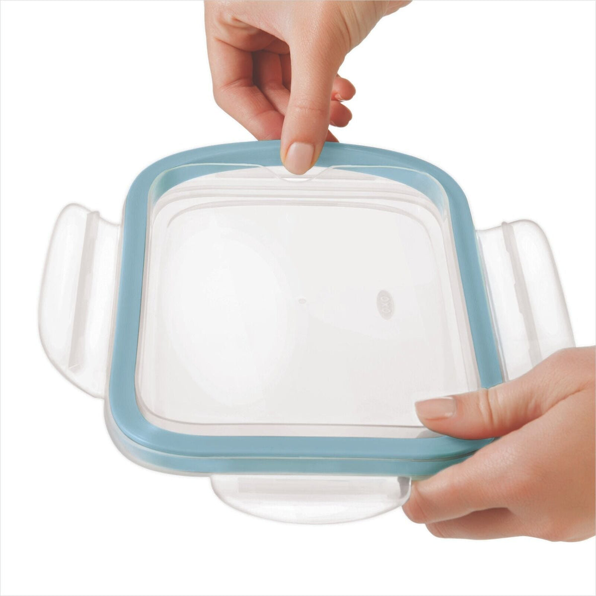 smart-seal-8-cup-glass-rectangle-container-arctic-blue-d8 oxo_smartseal_rectangle-glass-arctic_pdp_05.jpeg