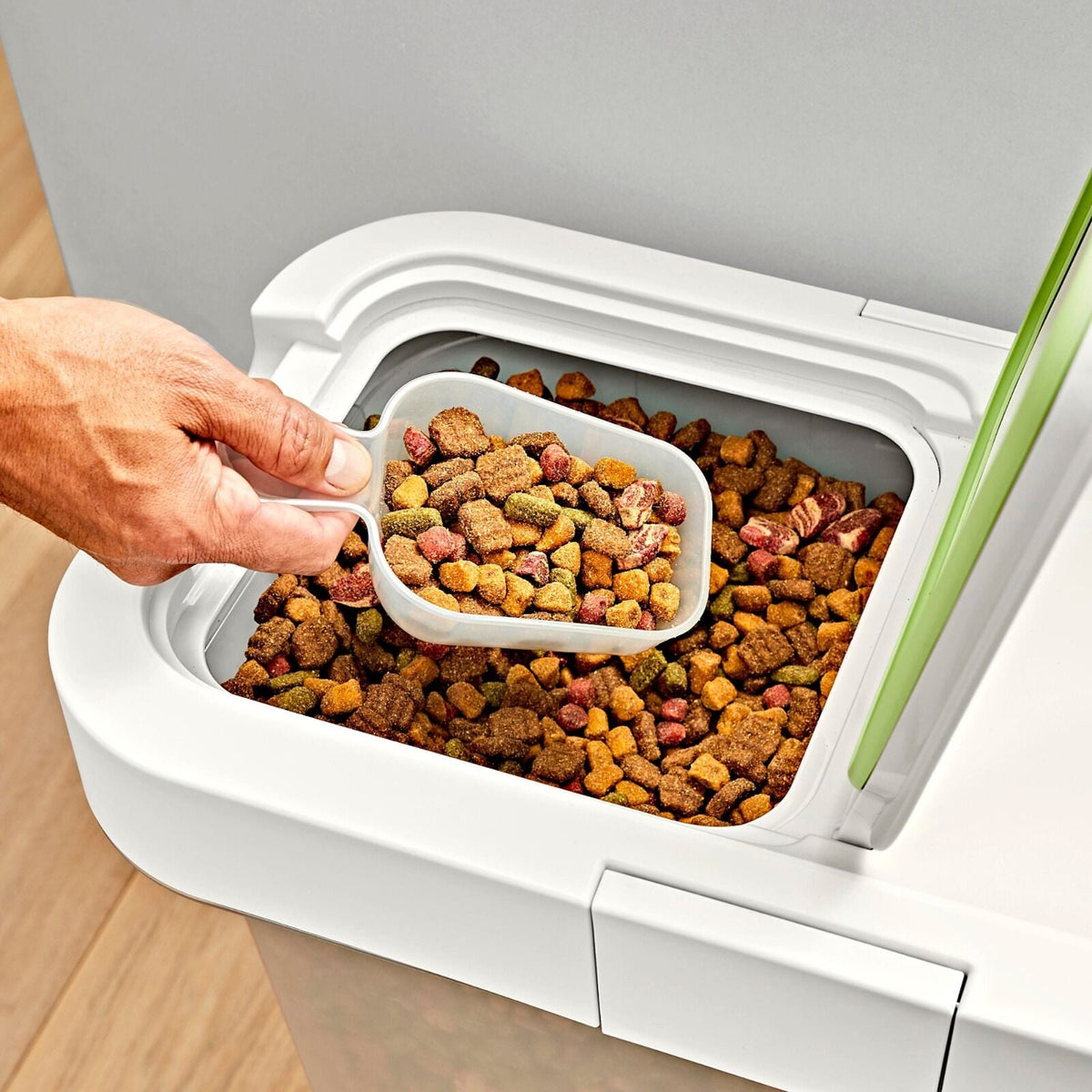 oxo-pet-airtight-food-container-with-scoop-large-y0 pet_7301500_airtight-food-container-large_pdp_04.jpeg