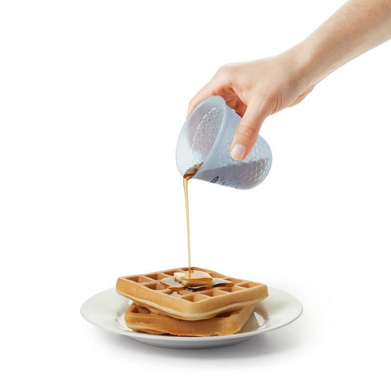 mini-squeeze-and-pour-silicone-measuring-cup-j1 t_63__1.jpg
