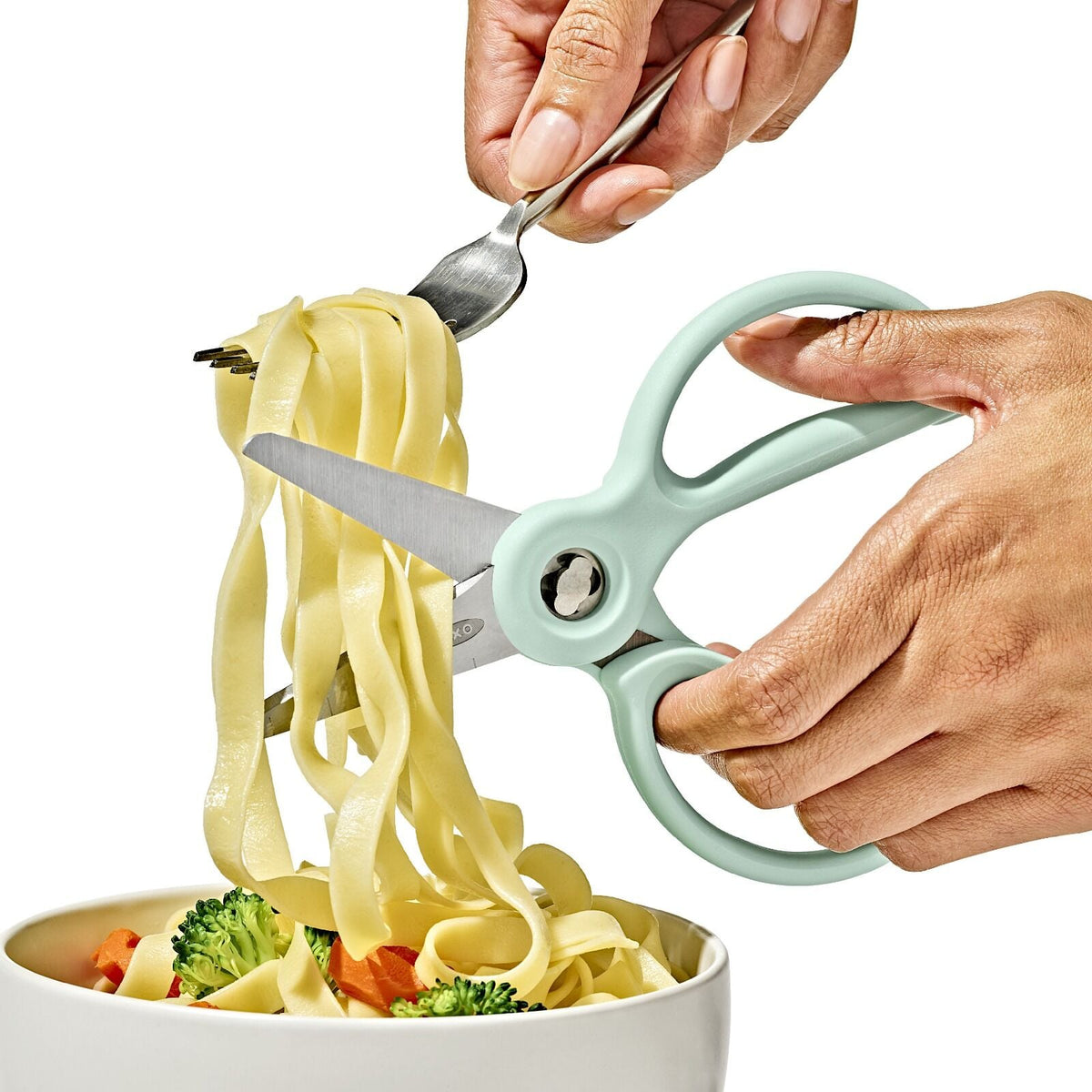 on-the-go-food-scissors-with-case-k7 tot_61176600_baby-food-scissors-opal_pdp_01.jpeg
