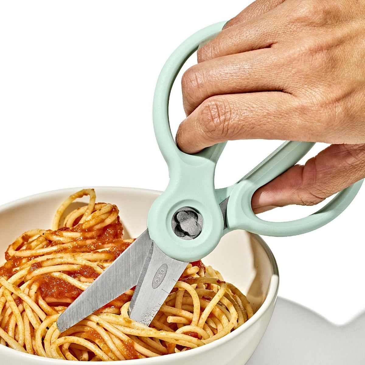 on-the-go-food-scissors-with-case-k7 tot_61176600_baby-food-scissors-opal_pdp_04.jpeg