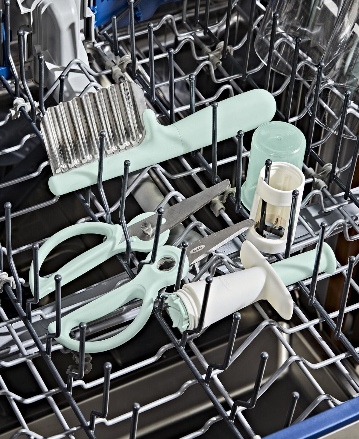 on-the-go-food-scissors-with-case-k7 tot_61176600_baby-food-scissors-opal_pdp_macys_04.jpeg