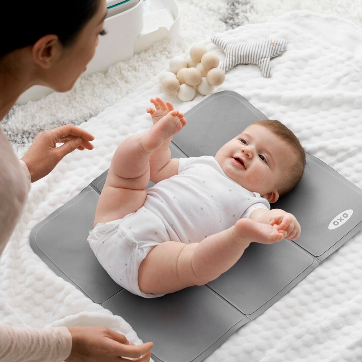 diaper-caddy-with-changing-mat-r2 tot_63135900_9a.jpg